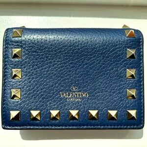 ***AUTHENTIC*** Valentino Rockstud Grainy Calfskin Wallet